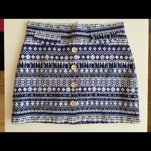 Patterned blue-white miniskirt